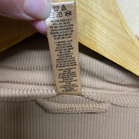 SKIMS pajama tan  button down top size large - Picture 7 of 7